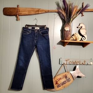 HOLLISTER SLIM STRAIGHT JEANS